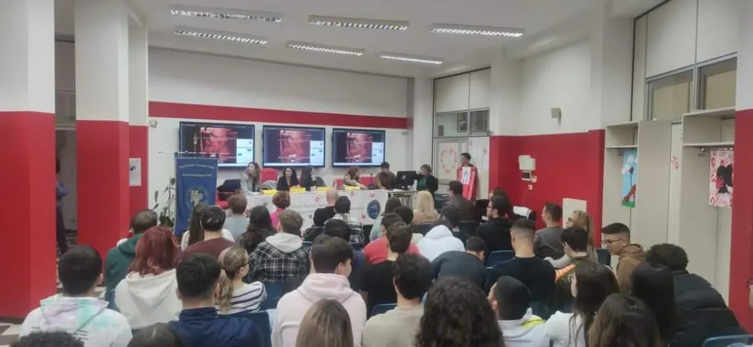 images Violenza di genere svolto al “I.I.S. Petrucci Ferraris Maresca” l'incontro con gli studenti della FIDAPA CATANZARO