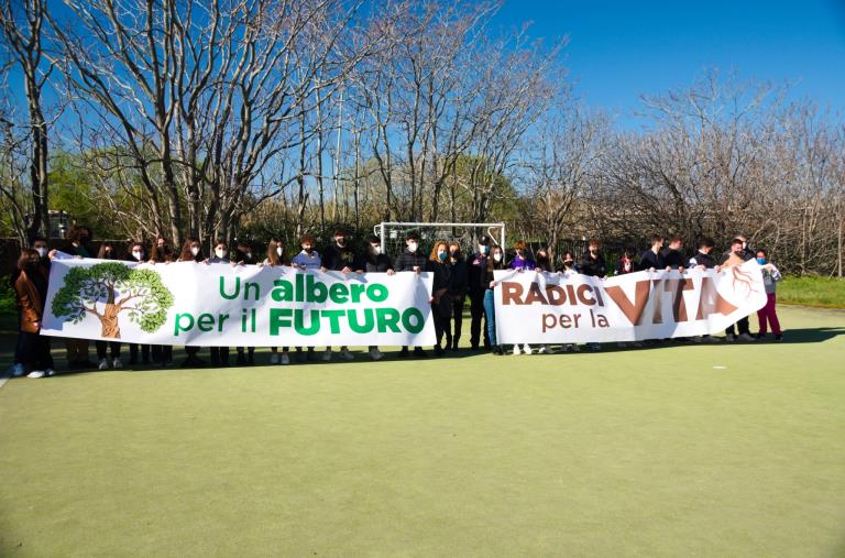images “Un Albero per il futuro”: la messa a dimora di 30 piante nella sede dell'ITE 'Grimaldi-Pacioli' 