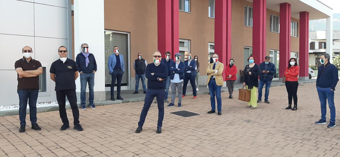 images Castrovillari. Flash mob di Fratelli d'Italia a sostegno dei titolari delle attività presi di mira da un 40enne appena arrestato