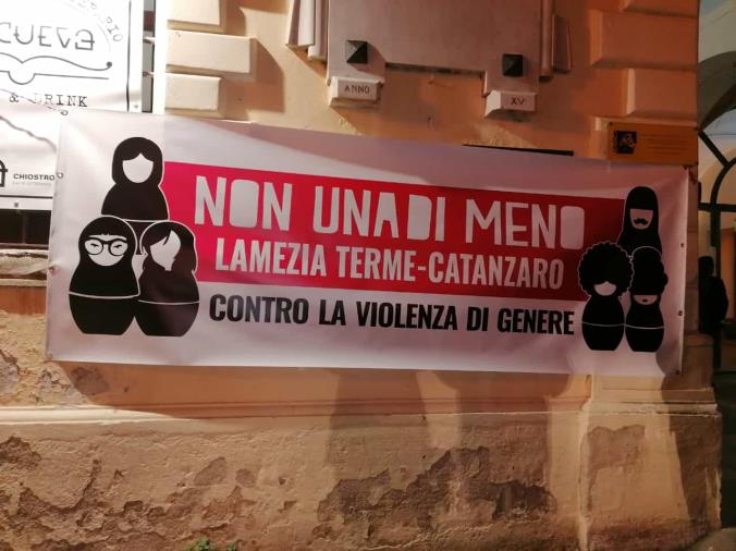 images Otto marzo: a Lamezia lo sciopero di "Non una di meno" contro la violenza di genere