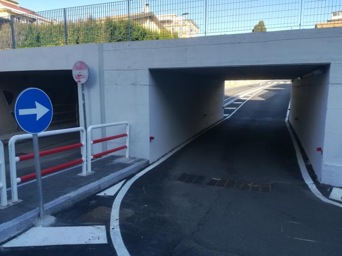 La viabilità in Via Magellano, a Catanzaro Lido, dopo la realizzazione di un sottopasso risponde alle esigenze viarie della zona