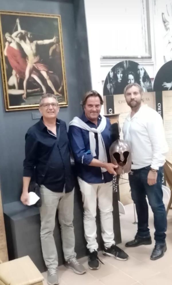 images Grande musica e ospiti d’eccezione per il viaggio di Ulisse a Tropea. In visita all’Odissea Museum anche Gerardo Ferlaino e Saverio Vallone