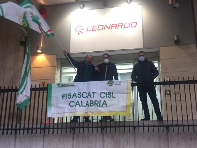 images Lavoratori Leonardo Spa di Lamezia senza cassa integrazione. Fisascat Cisl: "Chi gestisce fondi pubblici non può arrivare a questo"