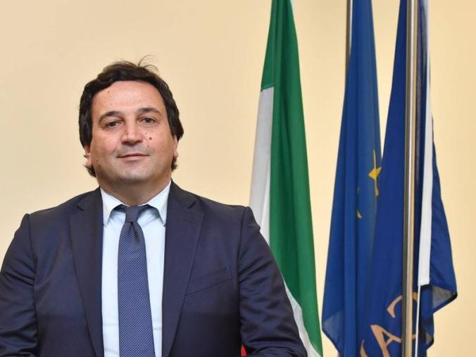 Nessun contratto per i 7mila tirocinanti calabresi: "Incapacità di agire dell'assessore Orsomarso"