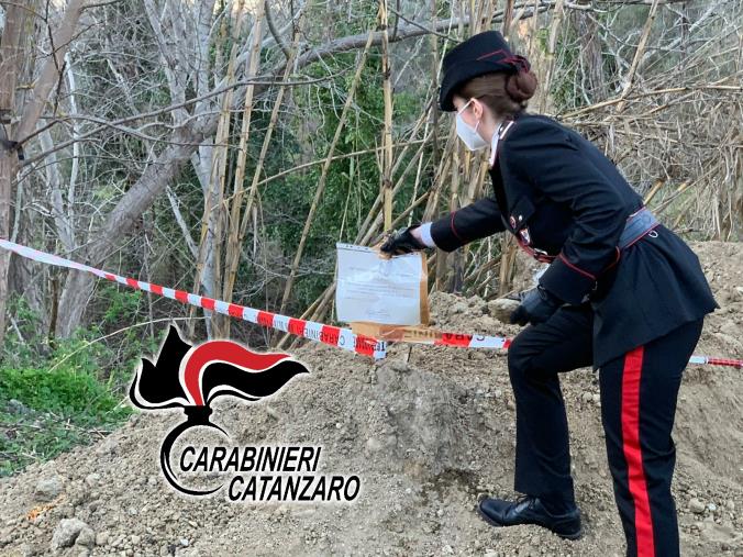 Scoperta una discarica abusiva a Borgia: cinque denunce