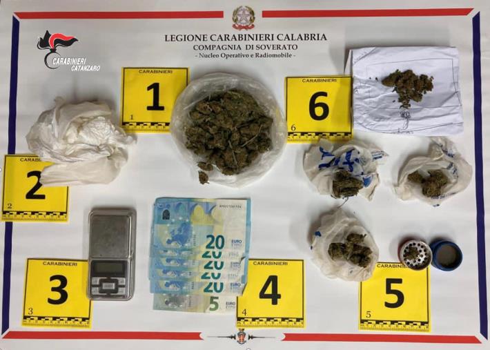 images Soverato. Trovato con 100 grammi di marijuana, arrestato 40enne
