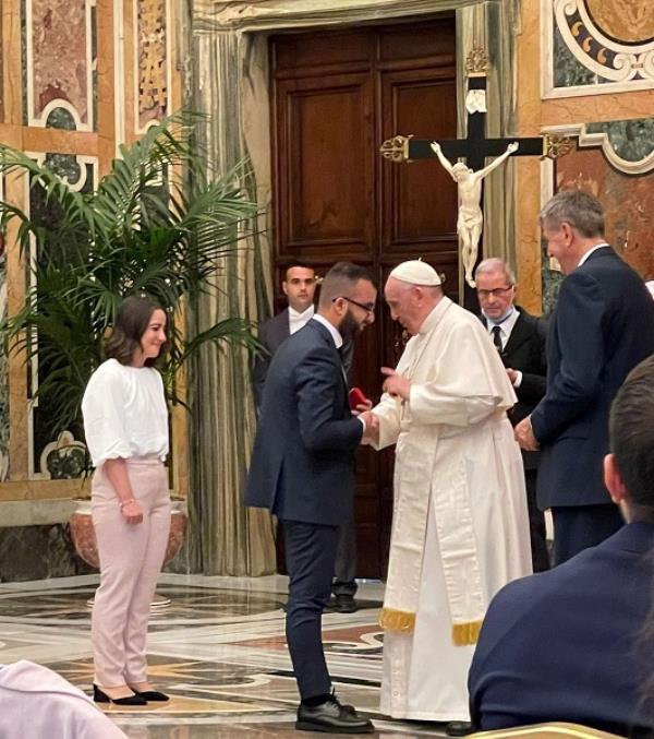 images Progetto Policoro Nazionale. Il catanzarese Francesco Costa il portavoce del gruppo nel saluto a Papa Francesco