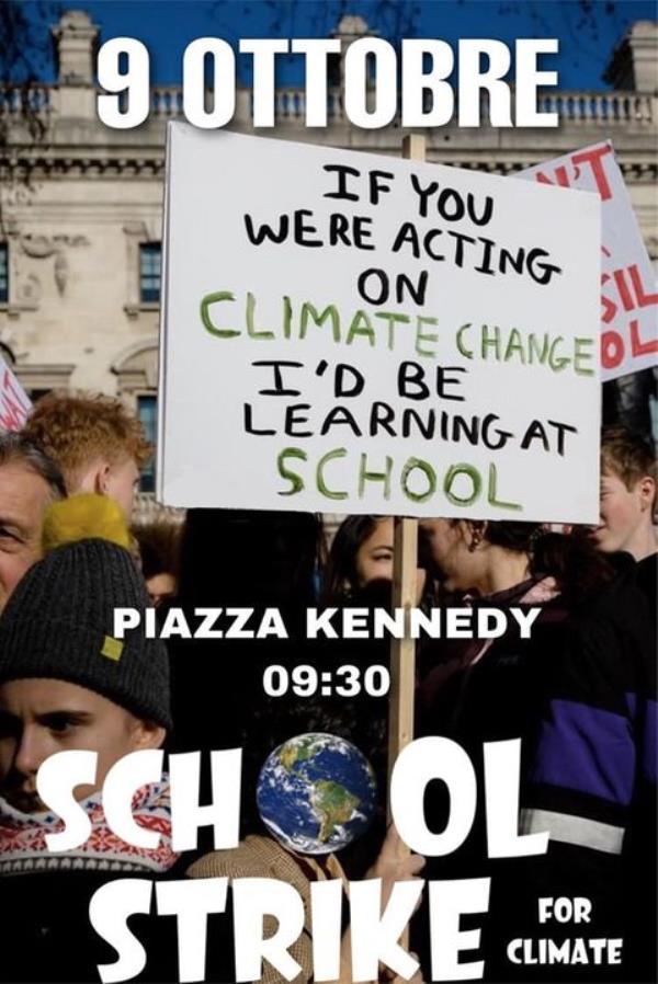 images Fridays For Future scende in piazza a Cosenza: "Su scuola e salute meno propaganda e più soldi"