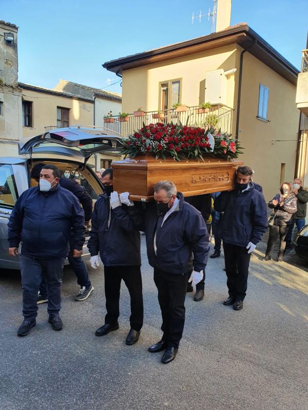 images Femminicidio a Pietragrande. Mons Bertolone ai funerali di Loredana: "Perdono anche per l'uomo che l'ha uccisa" 
