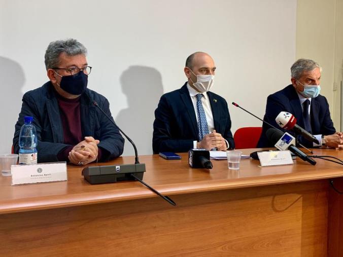 images Porto di Gioia Tauro. Spirlì: "Serve l'aiuto dell'Europa"