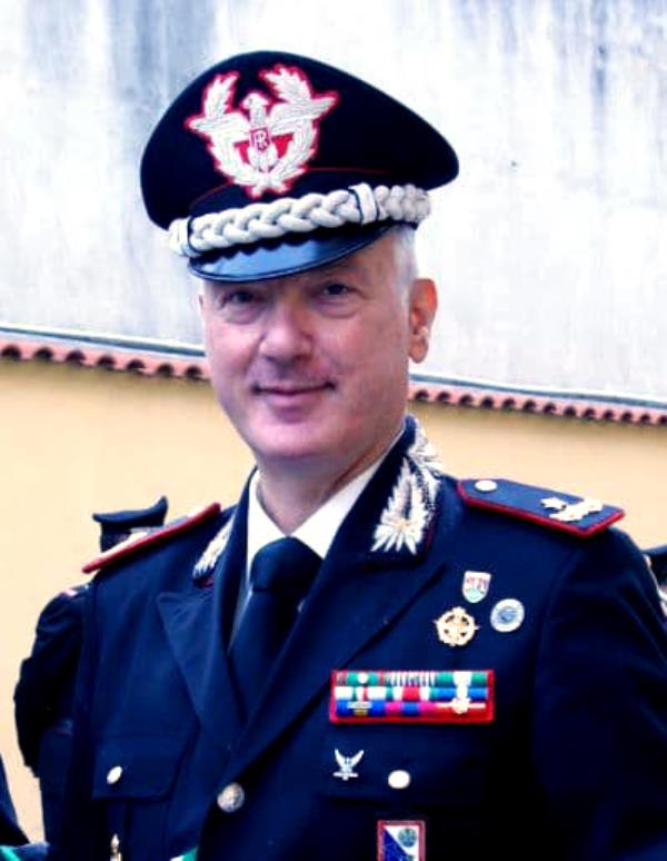 images Gioia Tauro. Il comandante della Legione visita i carabinieri e consegna i riconoscimenti a 3 militari 