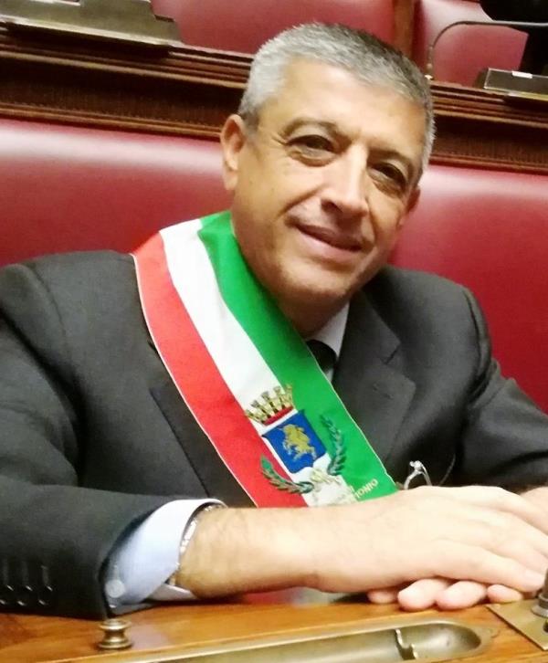 images Coronavirus. Tutti i divieti a Cassano Allo Jonio, il sindaco adotta un'ordinanza "contingibile e urgente"