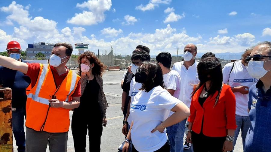 images Il Nautico 'Petrucci' di Catanzaro in visita all’Autorità portuale di Gioia Tauro: l'esperienza dei maturandi del progetto alternanza scuola-lavoro


