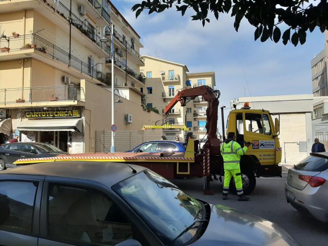 Torrelanza zero contro i parcheggi "selvaggi": a Crotone la polizia municipale non fa sconti