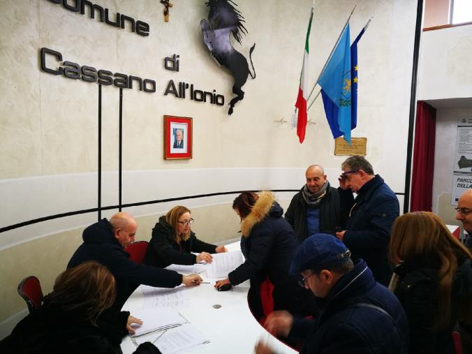 I lavoratori precari del Comune di Cassano hanno firmato la proroga del contratto
