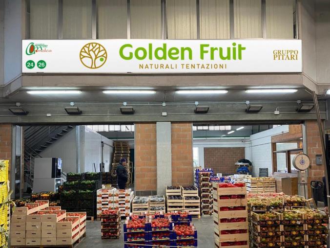 images Catanzaro. Il Comalca non presenta la Scia per i lavori a due box e il Comune chiude l'attività alla Golden Fruit