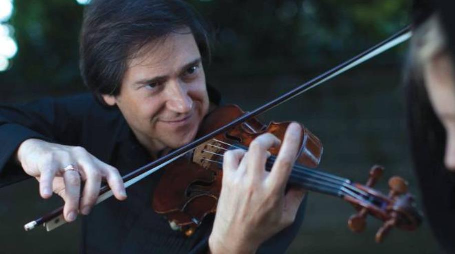 images "Uno Stradivari al Cinema", a Catanzaro e Lamezia lo spettacolo di Rimonda: "Suono con il violino di Jean-Marie Leclair" 