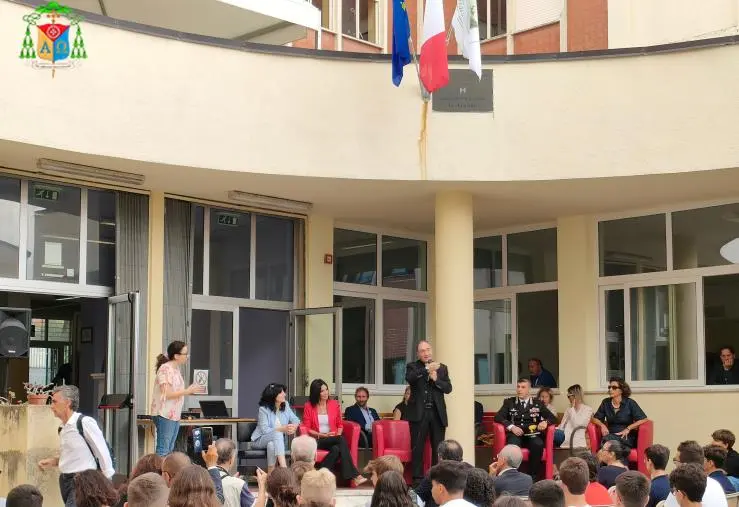 images Inaugurazione anno scolastico a Lamezia, monsignor Parisi: "In un paese mi preoccupa più la chiusura di una scuola che la chiusura di una parrocchia"