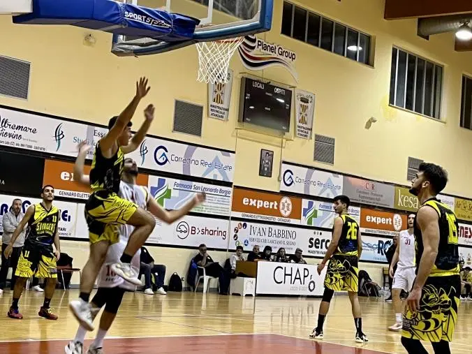 Basket Academy Catanzaro a quota cento, Stingers Reggio Calabria si arrende e finisce 100-85
