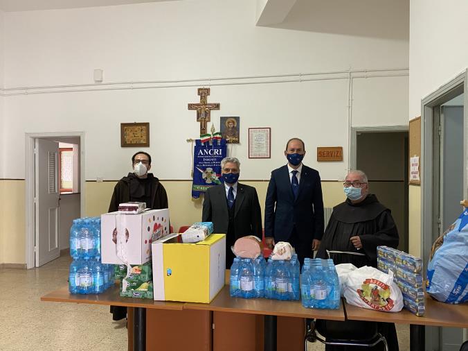 images Sociale. L'Ancri consegna pacchi alimentari alla mensa dei poveri del Conventino Sant’Antonio di Catanzaro 