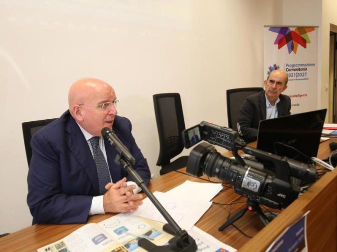 images "La Calabria anticipa la programmazione dei fondi comunitari 2020-2027". Oliverio presenta le nuove iniziative della Regione 
