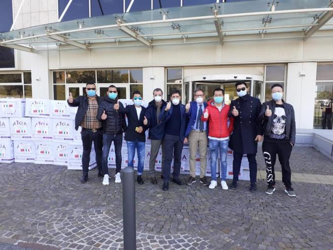 images Coronavirus. Gli imprenditori cinesi in Calabria donano 1600 tute protettive alla Regione