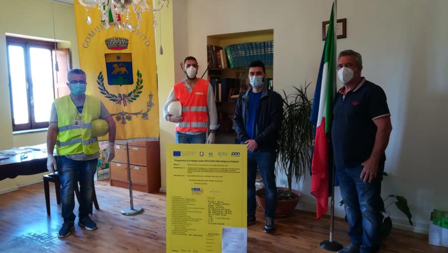 images Avviati a Rovito i lavori per la Banda ultra larga, è il primo paese della Calabria a dare in via agli interventi per l'infrastrutturazione digitale