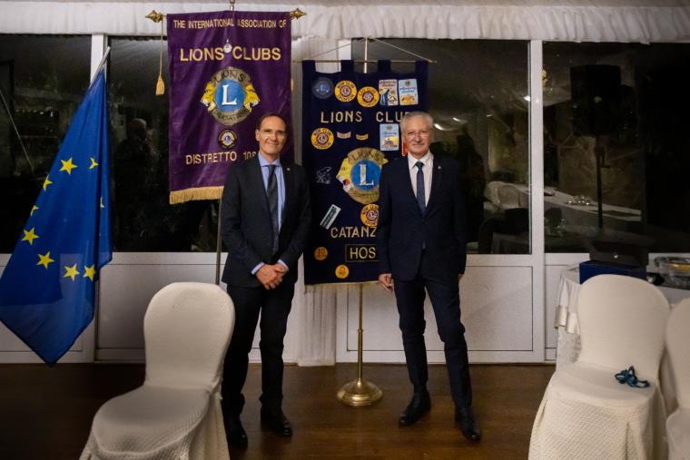 images Lions Club Catanzaro Host. Passaggio della campanella da Giuseppe Raiola ad Antonio Scarpino