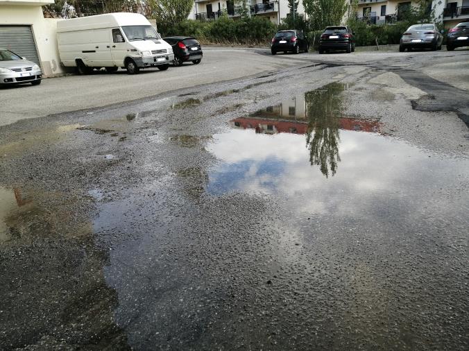 images Rete idrica a Catanzaro. La denuncia di Roberto Bellavista: "Inviate tre segnalazioni per una perdita in via Miraglia 62 ma ancora nessuna soluzione"