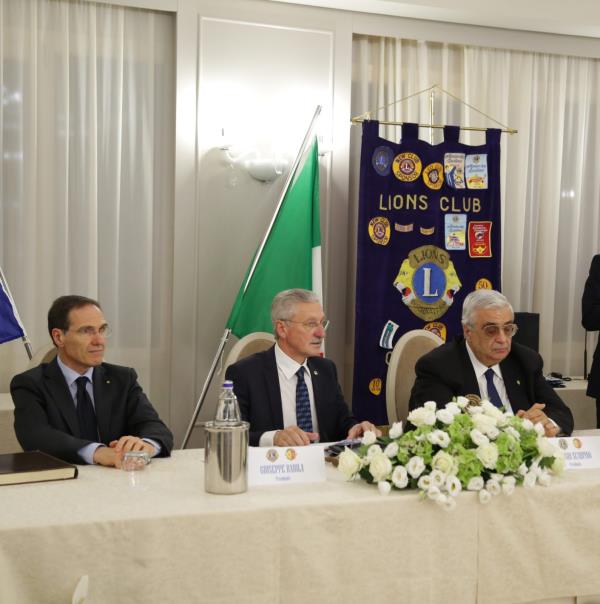 images Coronavirus. Il Lions Club Catanzaro Host dona nebulizzatori e mascherine all'ospedale "Pugliese" 