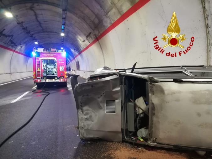 Incidente fra gli svincoli di Squillace e Borgia: feriti trasportati in ospedale
