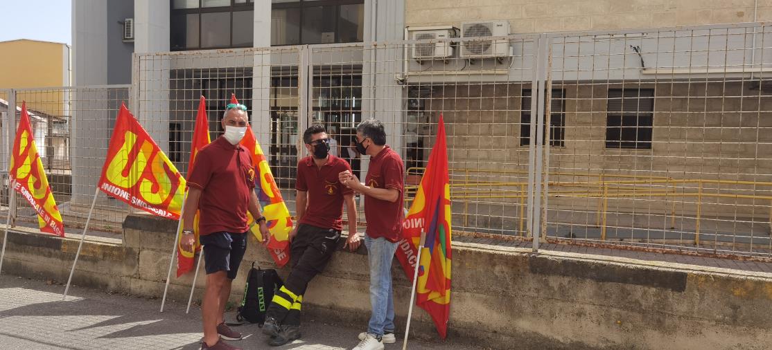 images Precari Vigili del Fuoco: oggi protesta davanti alla Prefettura di Crotone