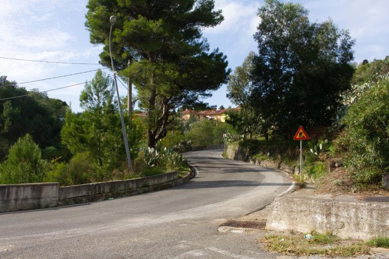 images Caraffa, 'Se la ami la cambi': "Nel centro abitato alcune situazioni andrebbero messe in sicurezza immediatamente"