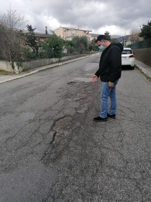 images Lamezia, rifacimento delle strade a Capizzaglie resta un miraggio: l'associazione di Quartiere denuncia il pericolo viabilità 