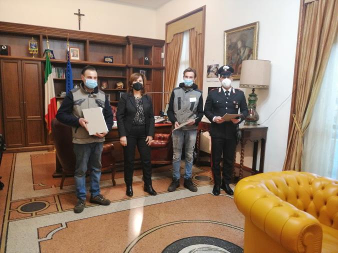 images Il prefetto di Cosenza premia i soccorritori del 33enne che si era dato alle fiamme a Rende