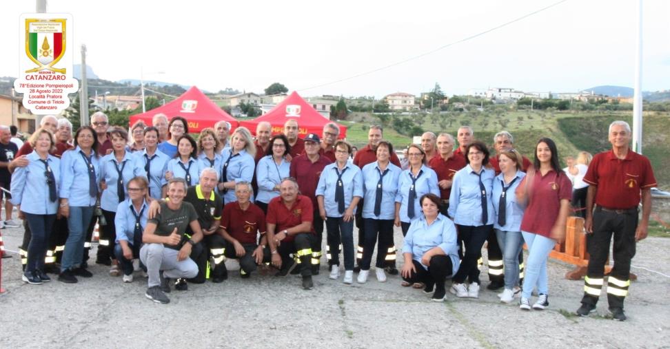 images Tiriolo, si rinnova la tradizione di "Pompieropoli": 60 'piccoli vigili' per un giorno si sono radunati a Pratora