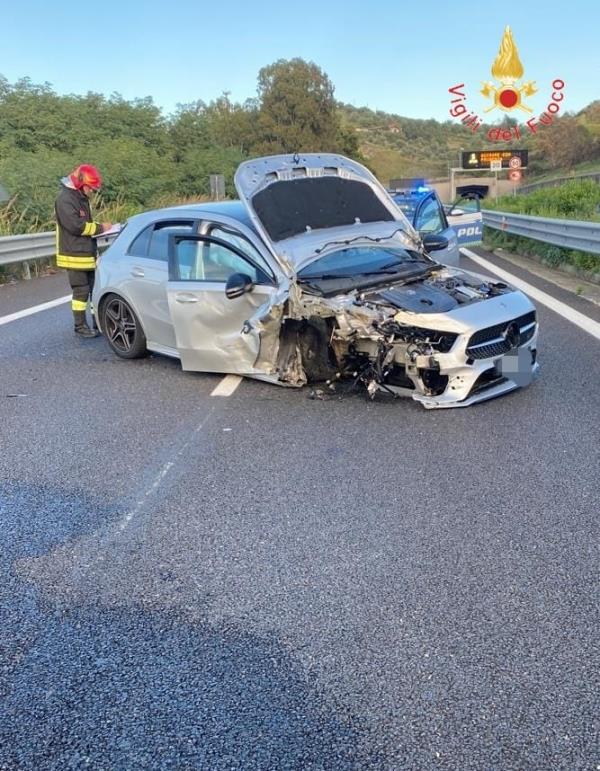 images Incidente allo svincolo di Marcellinara: ferito il conducente e tratto stradale chiuso