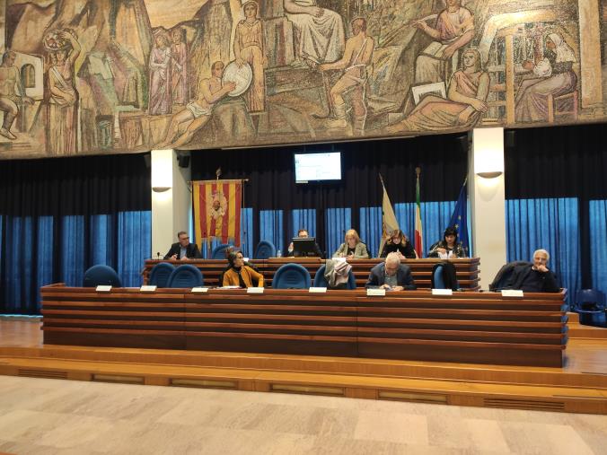 images Consiglio comunale Catanzaro, passa sul filo del rasoio e con le astensioni la variazione di bilancio