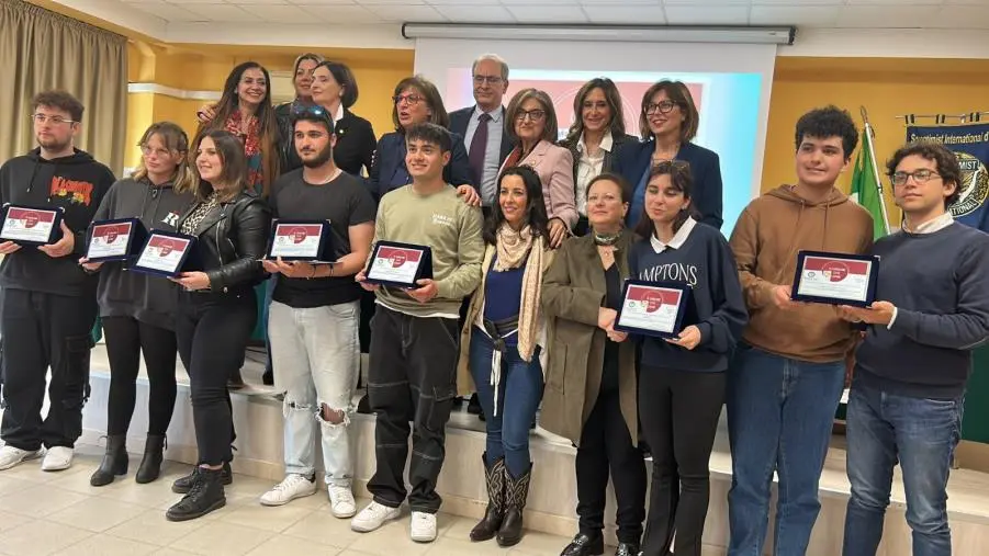 "Ri-generazione Città giovane", il Soroptimist Club di Lamezia premia il progetto del Polo Rambaldi