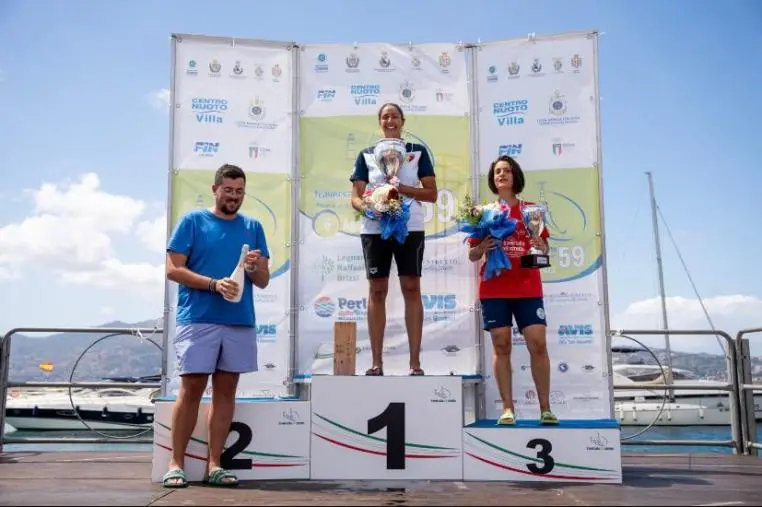 Traversata dello Stretto, il trionfo catanzarese firmato da Cristina Bertucci della Calabria Swim Race