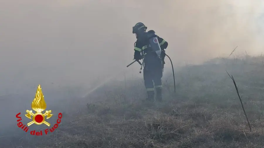 Ancora incendi in Calabria: undici interventi dei Vigili del Fuoco nel Crotonese 