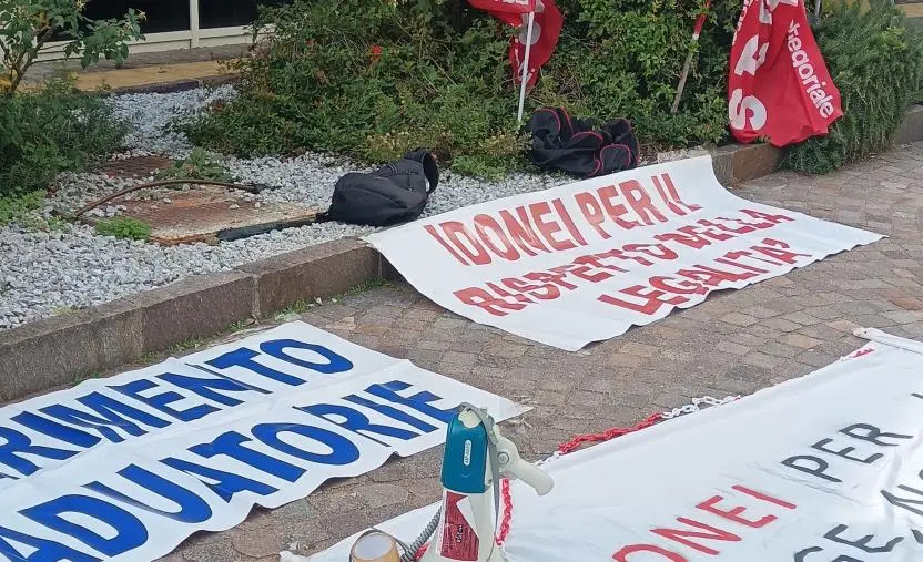 images Manifestazione di Si Cobas alla Cittadella: "Stanchi delle continue guerre per le assunzioni"