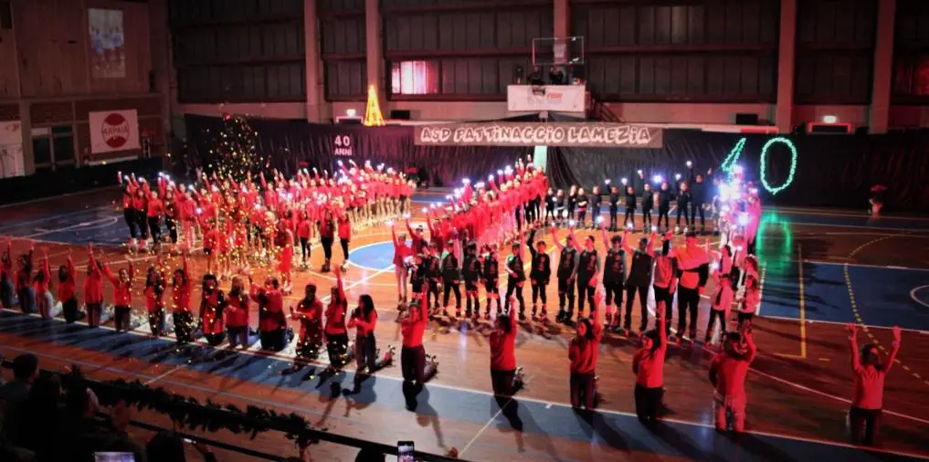 images ASD Pattinaggio Lamezia, 200 atleti si sono esibiti in occasione del Saggio di Natale 