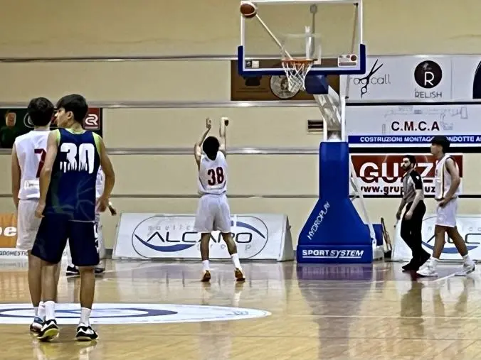 images Basket Catanzaro, l’U17 giallorossa liquida in scioltezza la pratica  Messina