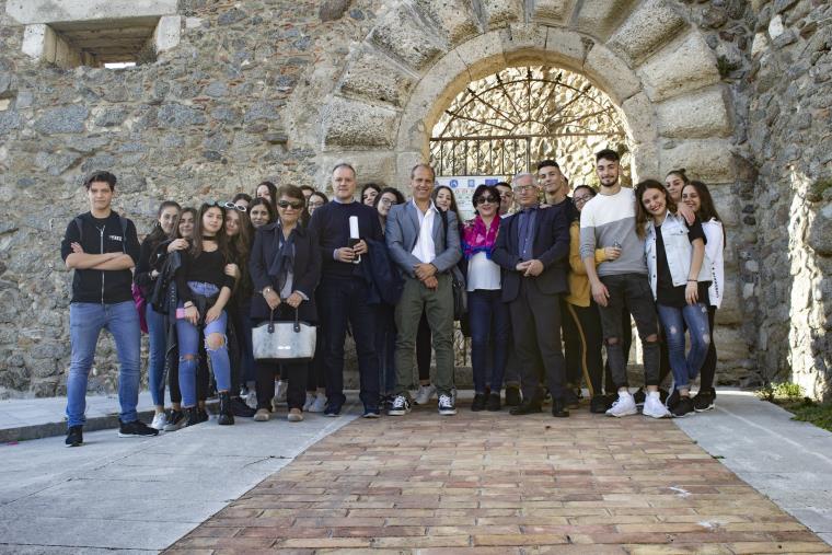 images "Discover Squillace": gli alunni del "Majorana" al castello. Realizzeranno un tour virtuale del territorio (VIDEO)