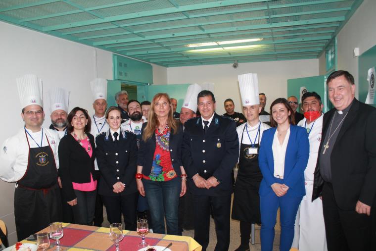 images Cucine aperte al carcere di Catanzaro: detenuti, autorità e cuochi insieme per un pranzo che apre nuovi percorsi 