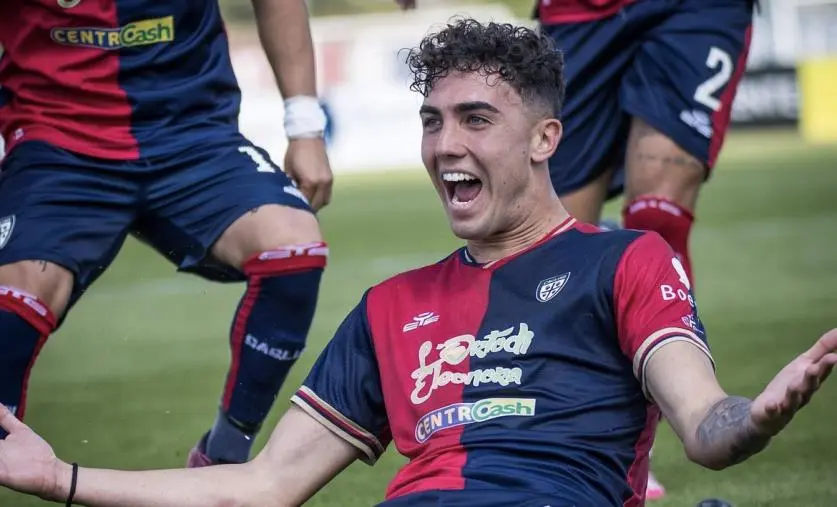 images Calciomercato, ufficiale: il difensore cagliaritano Davide Veroli al Catanzaro