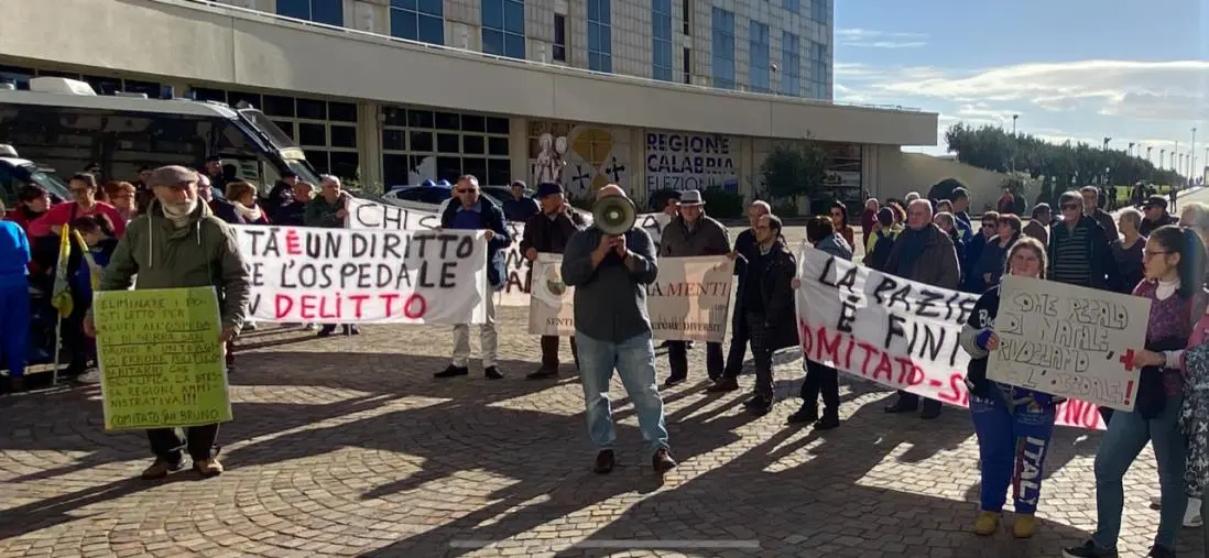 In piazza in difesa del diritto alla salute: Comitati territoriali e cittadini alla Cittadella  