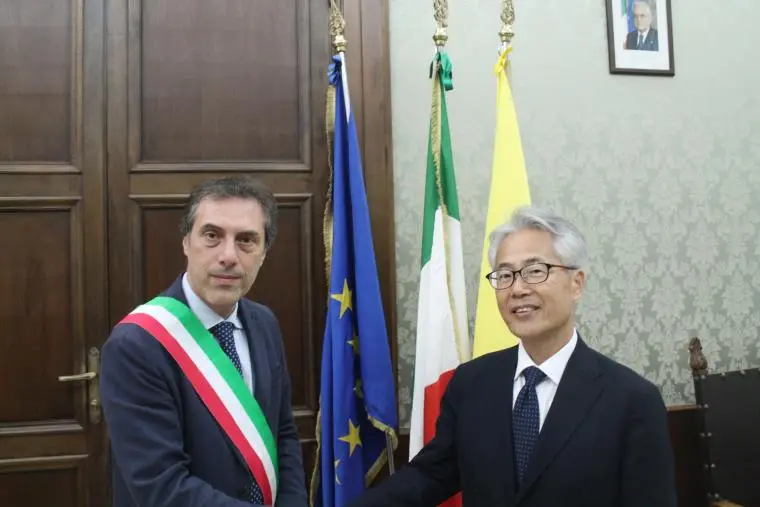 L'ambasciatore del Giappone, Suzuki Satoshi, in visita a Catanzaro