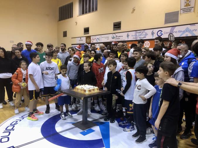 images Christmas Party alla Basket Academy di Catanzaro: grande partecipazione